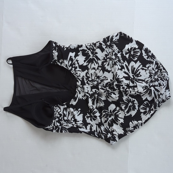 Time and Tru Mesh Floral One Piece Swimsuit XL Black White FLAW 16/18 - Picture 8 of 16